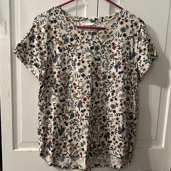 H&M Tops - H&M floral T-shirt